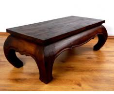 Massiver Opiumtisch in Mahagoni-Farbe. Großer asiatischer Couchtische der Marke Asia Wohnstudio. Asiatischer Massivholztisch im Kolonialmöbelstil.