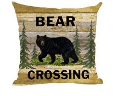 ramirar schwarzer Bär überquert grüner Wald Bäume Feld, Retro, brauner Holzhintergrund, dekorativer Überwurf, Kissen für Zuhause, Wohnzimmer, Bett, Sofa, Auto, weiche Baumwolle, Leinen, quadratisch, 45,7 x 45,7 cm