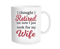 Hasdon-Hill Retirement Tee Tasse, Ideen, die Ich Dachte, Ich Retired aber Jetzt Ich Nur Arbeit für Meine Frau Kaffee Tasse, Funny retirment Geschenke für Männer Oder Ehemann, 11 oz Weiß