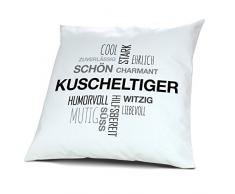 Kopfkissen mit Namen Kuscheltiger - Motiv Positive Eigenschaften Tagcloud Schwarz, 40 cm, 100% Baumwolle, Kuschelkissen, Liebeskissen, Namenskissen, Geschenkidee