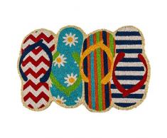 Kokos-Fußmatte mit versetzt angeordneten Zehensandalen, 40 x 60 cm, robuste Kokusfasern zur idealen Schmutz-Aufnahme. Rutschefeste Unterseite. Maritimes Design in abwechslungsreichen, bunten Farben.