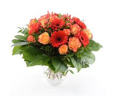 Blumenversand vom Besten! - unser Blumenstrauß - Orange Fire! mit 15 rot-orangen Rosen & Gerbera - mit Grußkarte Deutschlandweit versenden