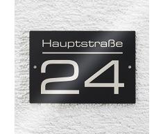 Metzler Hausnummer Hausnummernschild mit Beschriftung Straßenname/Name und Wunsch-Nummer - Farbe wählbar in Anthrazit-Grau RAL 7016 / Schwarz/Weiß/Blau - UV-beständig - ver. Größen (Acrylglas)