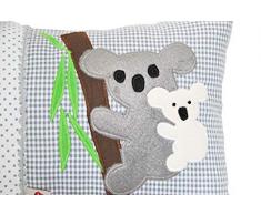 Glückspilz Namenskissen Babykissen I Koala I mit Namen personalisiert I Geschenk zu Geburt, Taufe oder Geburtstag I Verschiedene Farben (25 x 35 cm)