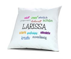 Kopfkissen mit dem Namen Larissa, Kissen mit Füllung - Positive Eigenschaften, 40 cm, 100% Baumwolle, Kuschelkissen, Liebeskissen, Namenskissen, Geschenkidee