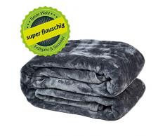 VOYAL LINNEN Kuscheldecke Wohlig | dünn und extra weich | Flauschige Tagesdecke 150 x 200cm Microfaser Flanell | Große Wohndecke (Kiesel)