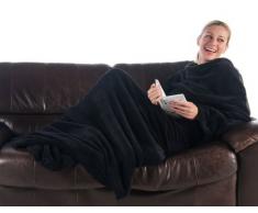 CelinaTex TV-Decke Kuscheldecke mit Ärmeln und Fußtasche XL 170 x 200 cm schwarz Coral Fleece Tagesdecke Ärmeldecke