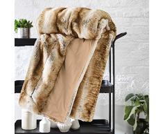 Bugatti Kunstfell Decke 150x200 cm – Kuscheldecke aus hochwertigen Fellimitat braun beige, Tagesdecke mit toller Felloptik, extra weiche und angenehm wärmende Felldecke
