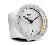 Klassischer analoger Funkwecker von Braun für die Mitteleuropäische Zeitzone (MEZ/GMT+1) mit Schlummerfunktion und Beleuchtung, ruhigem Uhrwerk, Crescendo-Alarm in Weiß, Modell BC07W-DCF