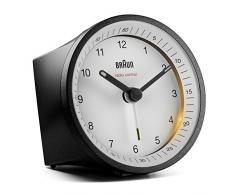 Klassischer analoger Funkwecker von Braun für die Mitteleuropäische Zeitzone (MEZ/GMT+1) mit Schlummerfunktion und Beleuchtung, ruhigem Uhrwerk, Crescendo-Alarm in Schwarz und Weiß, Modell BC07BW-DCF