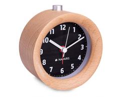 Navaris Analog Holz Wecker mit Snooze - Retro Uhr Rund mit Ziffernblatt in Schwarz Alarm Licht - Leise Tischuhr ohne Ticken - Naturholz in Hellbraun