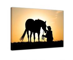 Bilderdepot24 Kunstdruck - Pferd mit Cowboy - Bild auf Leinwand - 80 x 60 cm - Leinwandbilder - Bilder als Leinwanddruck - Wandbild Tierwelten - Sonnenuntergang - Pferd und Reiter