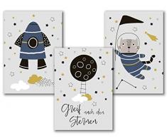 Kinderzimmer Bilder für Junge mit Rakete, Astronaut, und Mond Kunstdruck, Weltraum / Weltall Deko, Spruch Poster Set für Kinder Wandbilder in DIN A4 Kinderposter
