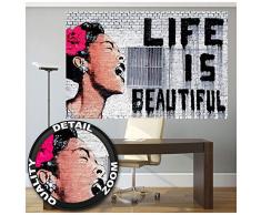 GREAT ART XXL Poster – Banksy Graffiti Künstler – Wandbild Life is Beautiful Pop Art Street Style Street Art Stencil Straßenkünstler Fotoposter Wanddeko Bild Wandgestaltung (140 x 100 cm)
