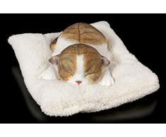 Figuren Shop GmbH Katzen-Figur schlafend auf weißer Decke | Dekoartikel, Handbemalt