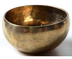 BUDDHAFIGUREN Klangschale handgedengelt 400 g - 450 g mit Zubehör 3teilig