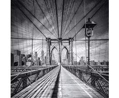 Artland Qualitätsbilder I Glasbild New York City Skyline Wandbild Schwarz-Weiß Fotografie 50x50 cm Bild Brooklyn Bridge Städtebild Monochrom USA Amerika H5XU