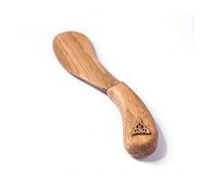 Handgemachtes Buttermesser aus Eichenholz eignet sich am besten zum Verteilen von weichen, empfindlichen Speisen wie Pastete oder Hummus Servieren von Holzmessern Lebensmittelfotografie