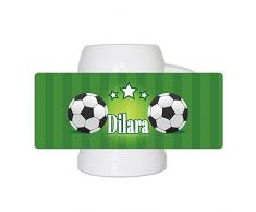 Fußball-Bierkrug mit Namen Dilara und schönem Motiv mit Fußbällen und grünem Hintergrund für Frauen - Fan-Bierkrug personalisiert - Deutschland-Krug - Bierhumpen