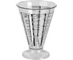 Westmark Messbecher mit Feinmesskegel, mehrsprachigen Messskalen und verschiedenen Maßeinheiten, Füllvolumen: 0,5 Liter, Kunststoff, Trichterförmig, Gerda, Transparent, 30762270