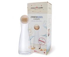 Zirben Familie das Original Wasserkaraffe • 1l Set mit natürlicher Zirbenkugel • Kristallglaskaraffe und Holzkugel aus edlem ZirbenHolz • Natur Gravur