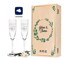 Leonardo Sektgläser mit Gravur Namen und Herzen inkl. bedruckter Holzkiste im Eukalyptus Design - 2er Set - Geschenk zur Hochzeit für Brautpaar