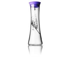 Menu 4662799 Wasserkaraffe, 0.8 Liter mit violettem Deckel