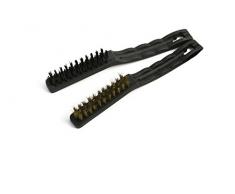 Stielbürste aus Kunststoff mit 3-reihigem 1,5cm Messingbesatz