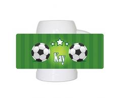 Fußball-Bierkrug mit Namen Kay und schönem Motiv mit Fußbällen und grünem Hintergrund für Männer - Fan-Bierkrug personalisiert - Deutschland-Krug - Bierhumpen