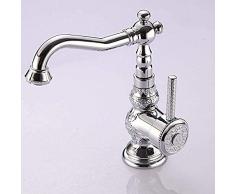 Wasserhahn antike Küchenspüle Die Messing-Spüle geschnitzte antike Tabelle voller Kupfertöpfe von kalten Küchenarmatur Wasserhahn grün.