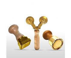 LA GONDOLA 1 professioneller Ravioli Stempel 45x45 mm 1 runder Tortellini Stempel 50 mm Durchmesser und 1 Professionelles Teigrädchen doppelt (glatt und gewellt) aus Messing und Naturholz
