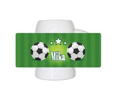Fußball-Bierkrug mit Namen Mika und schönem Motiv mit Fußbällen und grünem Hintergrund für Männer - Fan-Bierkrug personalisiert - Deutschland-Krug - Bierhumpen