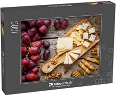 fotopuzzle.de Puzzle 1000 Teile Käseteller: Emmentaler, Camembert Käse, Blauschimmelkäse, Brotstangen, Walnüsse, Haselnüsse, Honig, Trauben auf Holztisch (1000, 200 oder 2000 Teile)