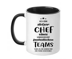 TassenTicker - Ich bin stolzer Chef eines ungeheuer fantastischen Teams - beidseitig Bedruckt - Kaffeetasse - Arbeit - Büro - Geschenkidee (Schwarz)