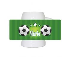 Fußball-Bierkrug mit Namen Mario und schönem Motiv mit Fußbällen und grünem Hintergrund für Männer - Fan-Bierkrug personalisiert - Deutschland-Krug - Bierhumpen