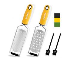 SveBake Zester Reibe aus Edelstahl mit Schutzabdeckung und Reinigungsbürste - 2 Stück - Feine Parmesanreibe & Grob Käsereibe für Zitronenschale, Muskatnuss | Gelb
