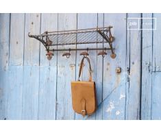 Wandgarderobe im Eisenbahn-Stil