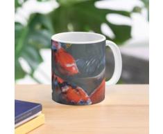 Kohaku und Showa Sanke Vielzahl der Koi Fische in einem japanischen Zen-Gartenteich im Kyoto-K Tasse