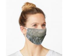 Der Schwall von klarem Wasser eines Brunnens. Fließendes Wasser, Wasserwand. Maske