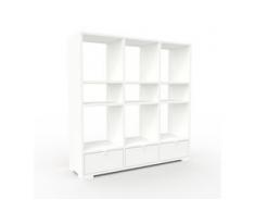 Holzregal Weiß - Skandinavisches Regal aus Holz: Schubladen in Weiß - 118 x 120 x 35 cm, Personalisierbar