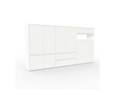Holzregal Weiß - Modernes Regal aus Holz: Schubladen in Weiß & Türen in Weiß - 226 x 118 x 35 cm, Personalisierbar