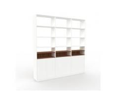 Aktenregal Weiß - Flexibles Büroregal: Türen in Weiß - Hochwertige Materialien - 226 x 239 x 35 cm, konfigurierbar