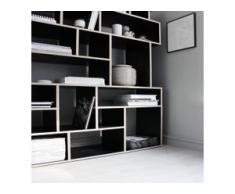 Individualisierbares Bücherregal aus Multiplexplatte in Schwarz. Moderne Designer-Möbel nach Maß.