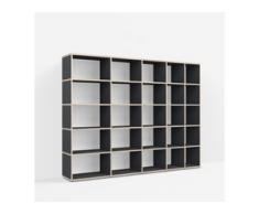 Individualisierbares Bücherregal aus Massivholz in Schwarz. Moderne Designer-Möbel nach Maß.