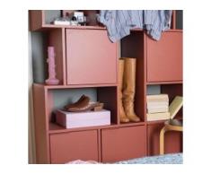 Individualisierbares Bücherregal aus Spanplatte in Rot. Moderne Designer-Möbel nach Maß.