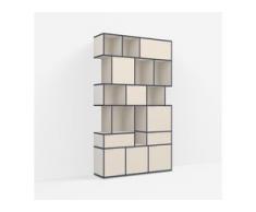 Individualisierbares Bücherregal aus Spanplatte in Beige. Moderne Designer-Möbel nach Maß.