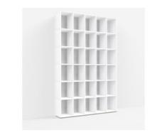 Individualisierbares Bücherregal aus Spanplatte in Weiß. Moderne Designer-Möbel nach Maß.