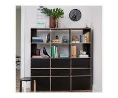 Individualisierbares Bücherregal aus Multiplexplatte in Schwarz. Moderne Designer-Möbel nach Maß.