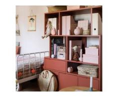 Individualisierbares Bücherregal aus Spanplatte in Rot. Moderne Designer-Möbel nach Maß.