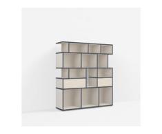 Individualisierbares Bücherregal aus Spanplatte in Beige. Moderne Designer-Möbel nach Maß.